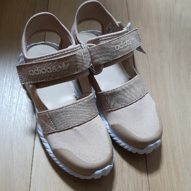 adidas(アディダス)のadidas　サンダル　ピンク キッズ/ベビー/マタニティのキッズ靴/シューズ(15cm~)(サンダル)の商品写真