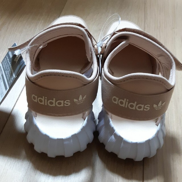 adidas(アディダス)のadidas　サンダル　ピンク キッズ/ベビー/マタニティのキッズ靴/シューズ(15cm~)(サンダル)の商品写真