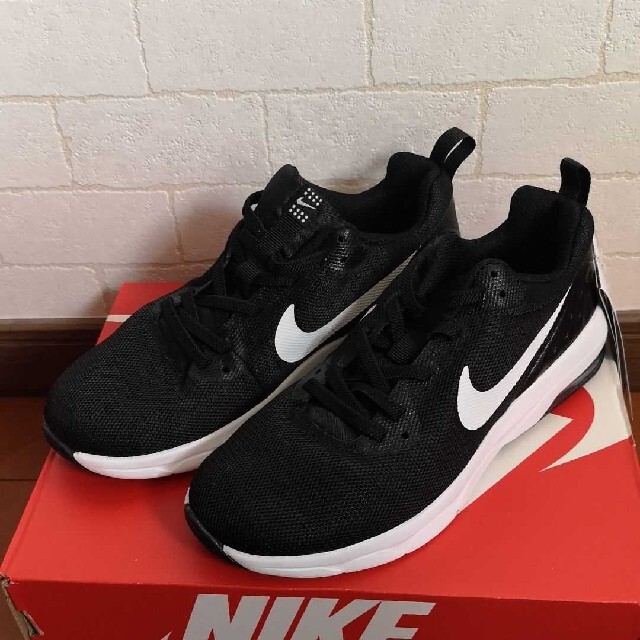 NIKE(ナイキ)の新品未使用　NIKE　エアマックス　モーション キッズ/ベビー/マタニティのキッズ靴/シューズ(15cm~)(スニーカー)の商品写真