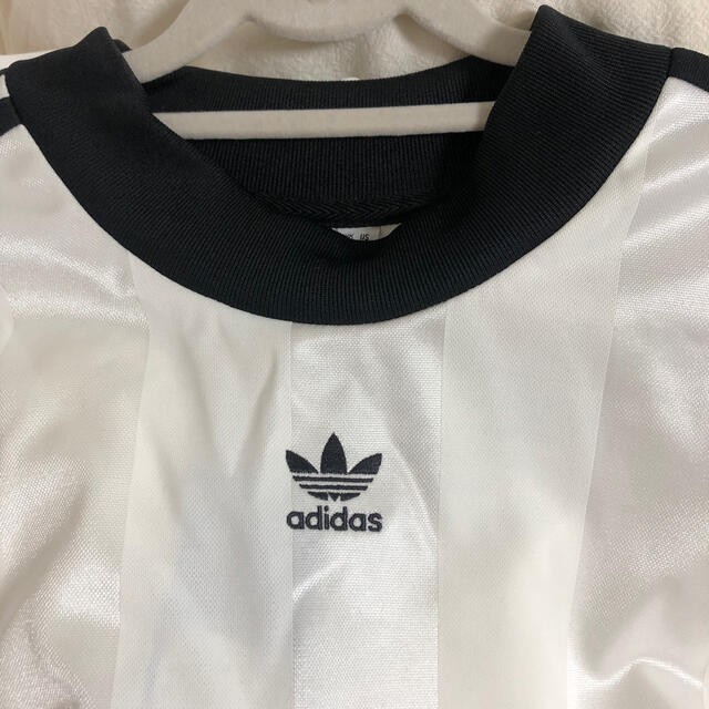 adidas トップス　Tシャツ　ペアでも????