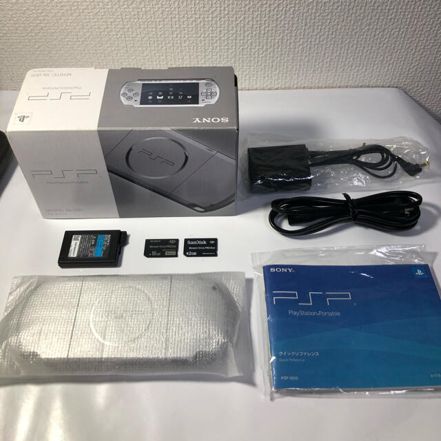 PlayStation Portable(プレイステーションポータブル)の★美品‼︎ 付属品全て完備！PSP-3000 MISTIC SILVAR 送料込 エンタメ/ホビーのゲームソフト/ゲーム機本体(携帯用ゲーム機本体)の商品写真