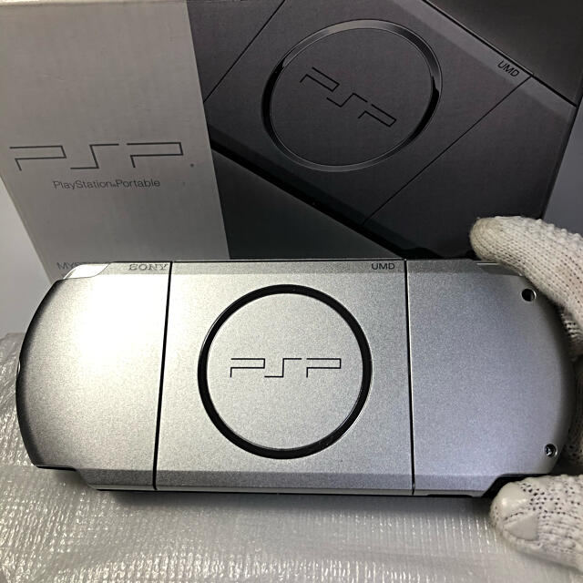 PlayStation Portable(プレイステーションポータブル)の★美品‼︎ 付属品全て完備！PSP-3000 MISTIC SILVAR 送料込 エンタメ/ホビーのゲームソフト/ゲーム機本体(携帯用ゲーム機本体)の商品写真