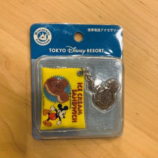 ディズニー(Disney)のディズニー　携帯電話アクセサリー　クッキーサンドアイス　ミッキー(ストラップ/イヤホンジャック)