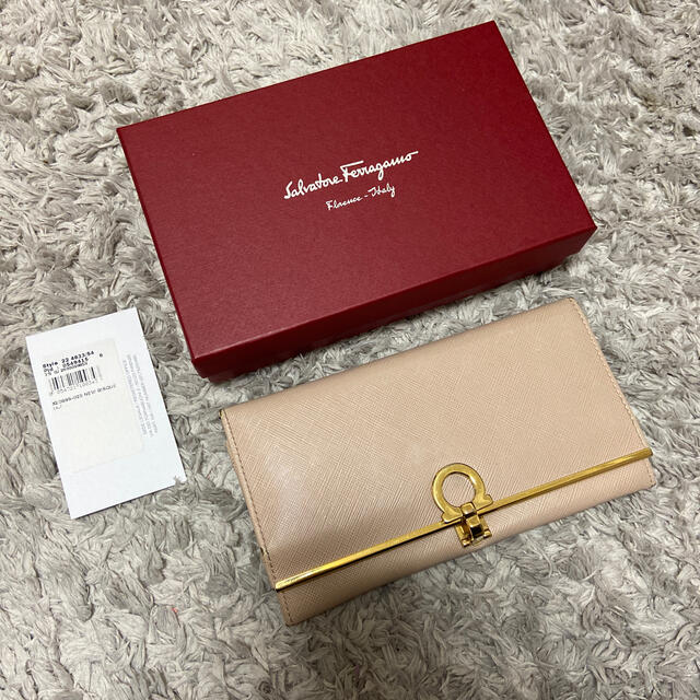 Salvatore Ferragamo(サルヴァトーレフェラガモ)の【お値下げ中！】Salvatore Ferragamo フェラガモ 長財布 レディースのファッション小物(財布)の商品写真