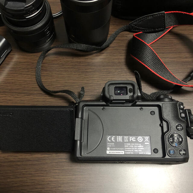 Canon(キヤノン)のEOS Kiss Mミラーレス一眼カメラ ブラック スマホ/家電/カメラのカメラ(ミラーレス一眼)の商品写真