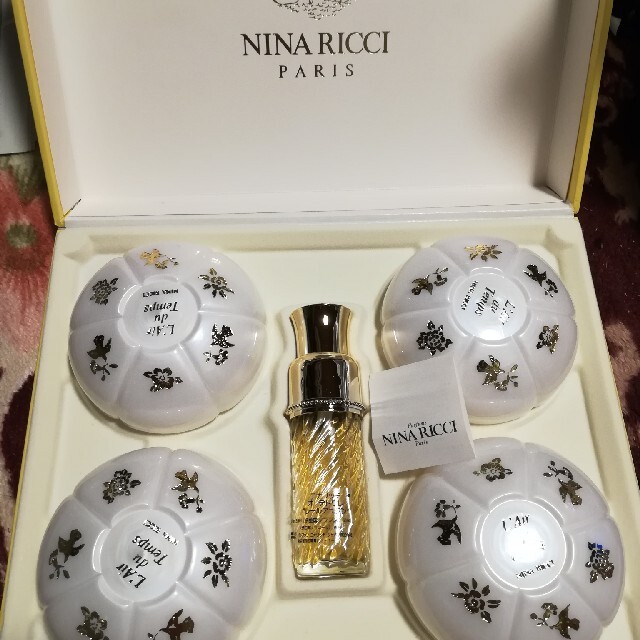 NINA RICCI(ニナリッチ)のニナリッチ　ソープ　レールデュタン コスメ/美容のボディケア(ボディソープ/石鹸)の商品写真