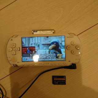 プレイステーションポータブル(PlayStation Portable)の美品☆psp本体☆白  動作OK♪ゲーム、新品バッテリー、メモリースティック付き(携帯用ゲーム機本体)