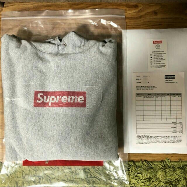 ✨超希少✨supremeパーカー ✨