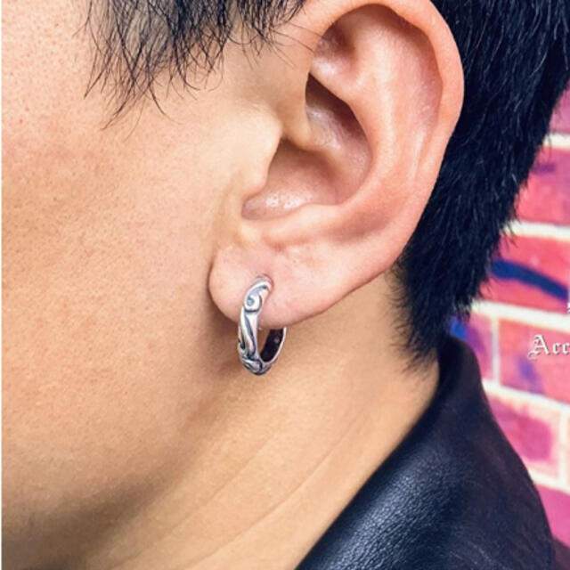 Chrome Hearts(クロムハーツ)のシルバー925 スクロールフープピアス　片耳 メンズのアクセサリー(ピアス(片耳用))の商品写真