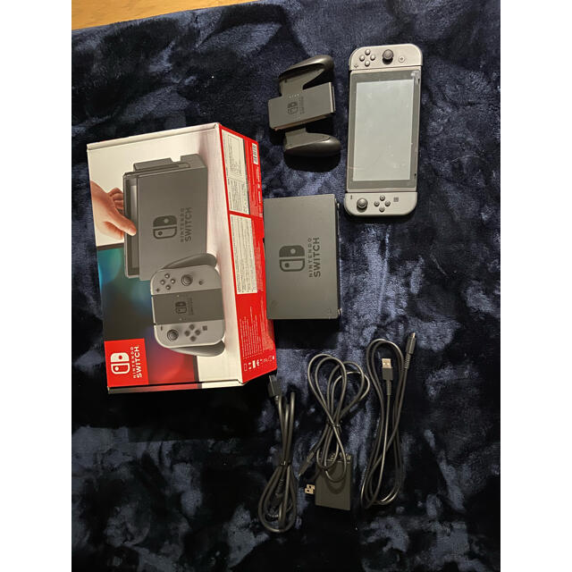 Nintendo Switch(ニンテンドースイッチ)のニンテンドースイッチ　グレー エンタメ/ホビーのゲームソフト/ゲーム機本体(家庭用ゲーム機本体)の商品写真