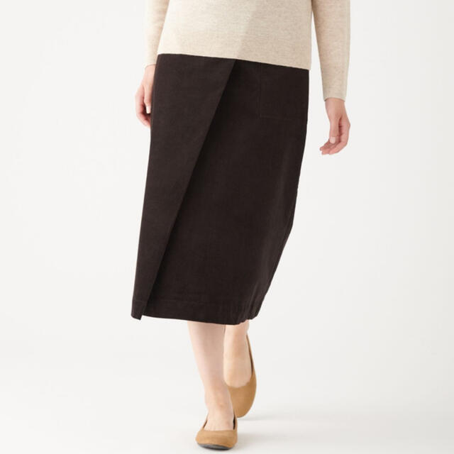MUJI (無印良品)(ムジルシリョウヒン)の【新品】無印良品　コーデュロイスカート　ダークブラウン レディースのスカート(ひざ丈スカート)の商品写真
