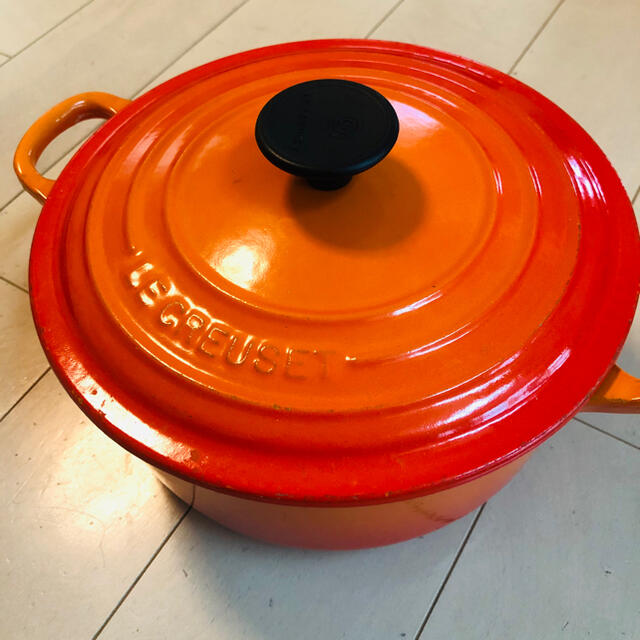 LE CREUSET(ルクルーゼ)の送料無料 大人気 ル・クルーゼ ココットロンド 20  インテリア/住まい/日用品のキッチン/食器(鍋/フライパン)の商品写真