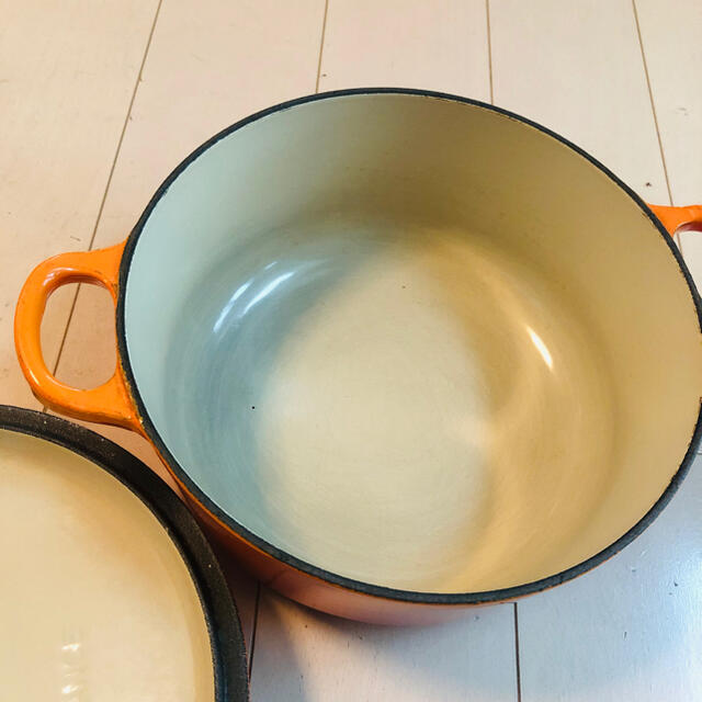 LE CREUSET(ルクルーゼ)の送料無料 大人気 ル・クルーゼ ココットロンド 20  インテリア/住まい/日用品のキッチン/食器(鍋/フライパン)の商品写真