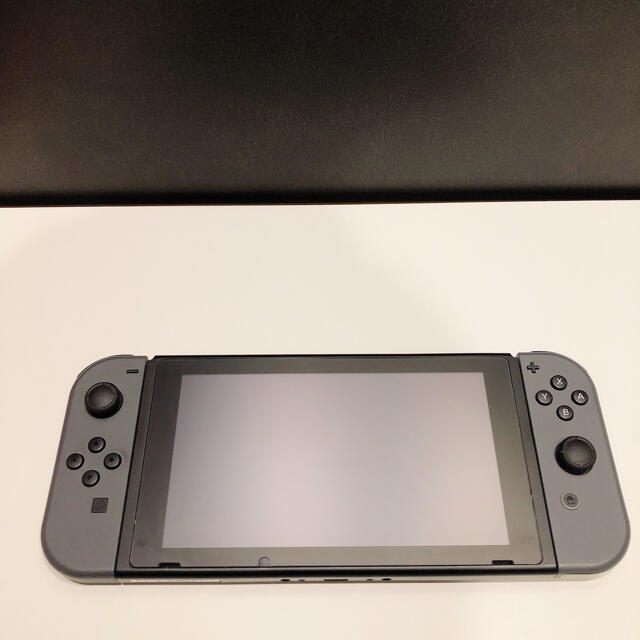 【美品】Nintendo Switch 本体【新型・品】
