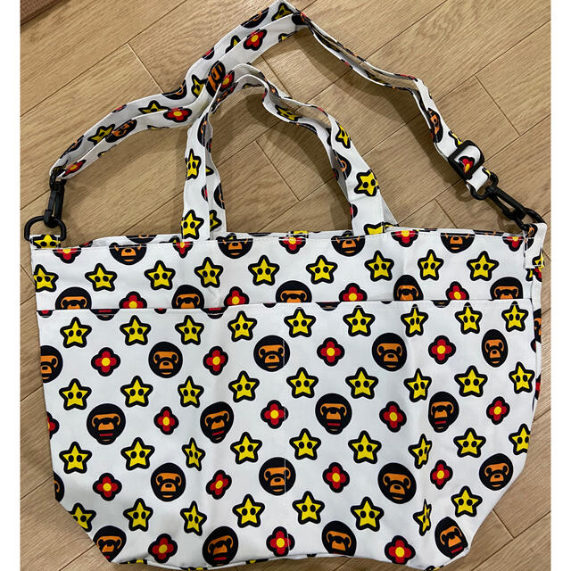 A BATHING APE(アベイシングエイプ)のベイプキッズ　BAPE KIDS  ムック本　ショルダーバッグ　マザーズバック キッズ/ベビー/マタニティのマタニティ(マザーズバッグ)の商品写真