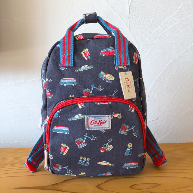 Cath Kidston(キャスキッドソン)のキャスキッドソン ミディアムリュック キッズ　新品　車　ガレージ キッズ/ベビー/マタニティのこども用バッグ(リュックサック)の商品写真