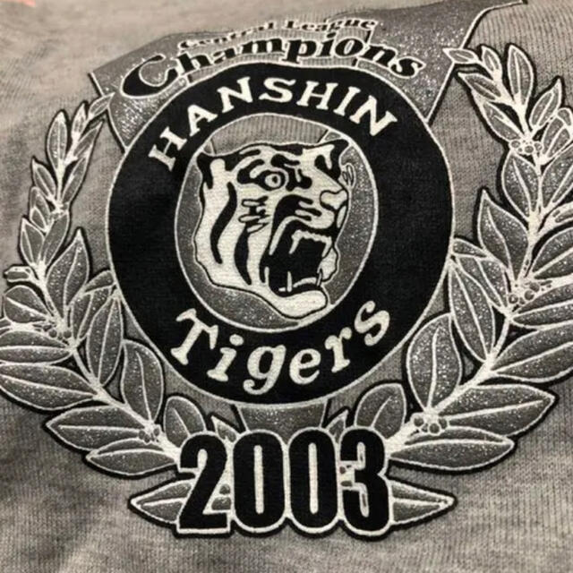 阪神タイガース 2003 優勝Tシャツ スポーツ/アウトドアの野球(記念品/関連グッズ)の商品写真