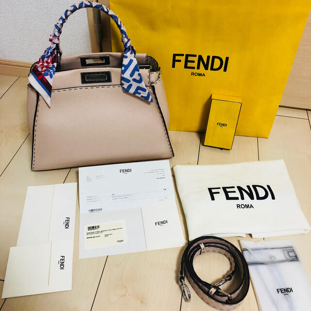 フェンディ FENDI セレリア ピーカブー ミディアム