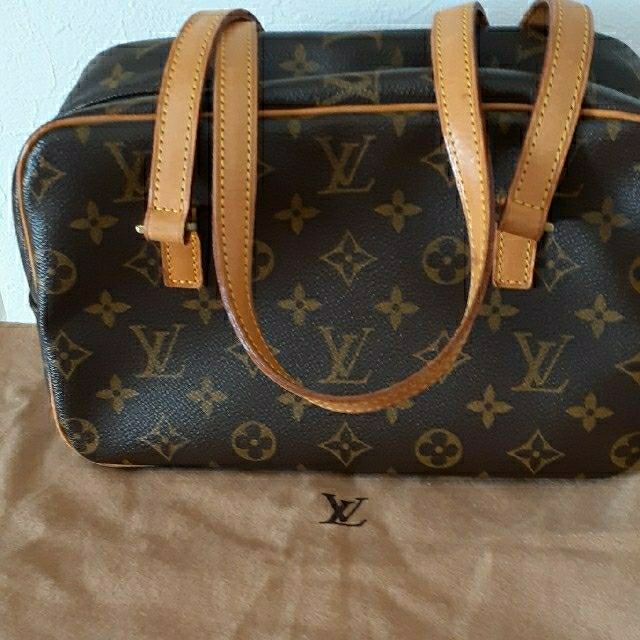 LOUIS VUITTON(ルイヴィトン)のルイヴィトン　モノグラム　シテ レディースのバッグ(ショルダーバッグ)の商品写真