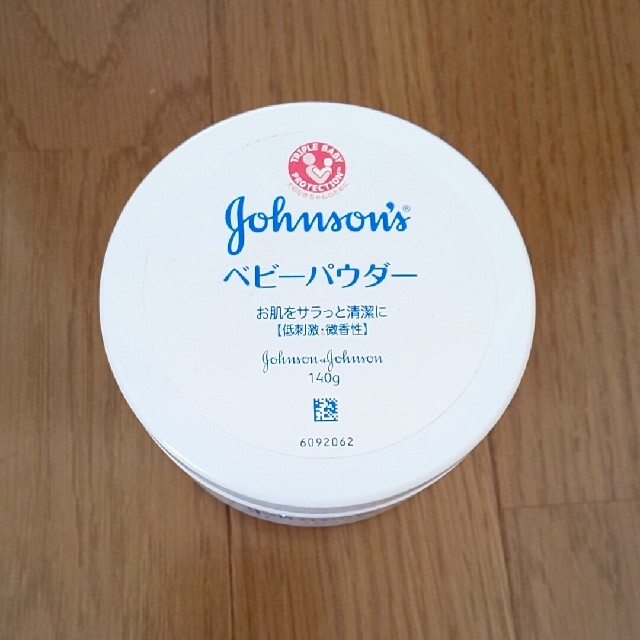 Johnson's(ジョンソン)のジョンソン ベビーパウダー パフ付き キッズ/ベビー/マタニティのキッズ/ベビー/マタニティ その他(その他)の商品写真