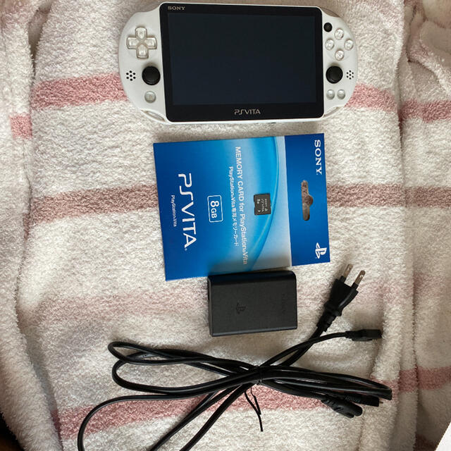 最新作売れ筋が満載 新品未開封　SONY PlayStationVITA専用メモリーカード8GB 携帯用ゲーム本体