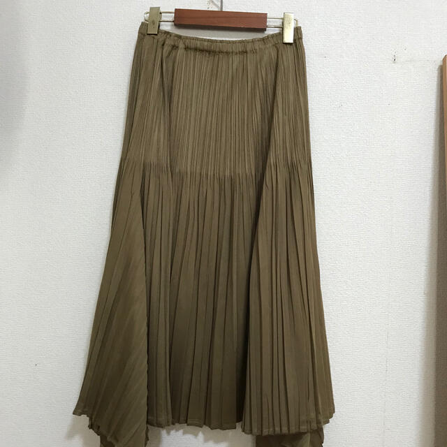 PLEATS PLEASE ISSEY MIYAKE(プリーツプリーズイッセイミヤケ)のPIeats PIease イッセイミヤケ　スカート　サイズ3 レディースのスカート(ロングスカート)の商品写真