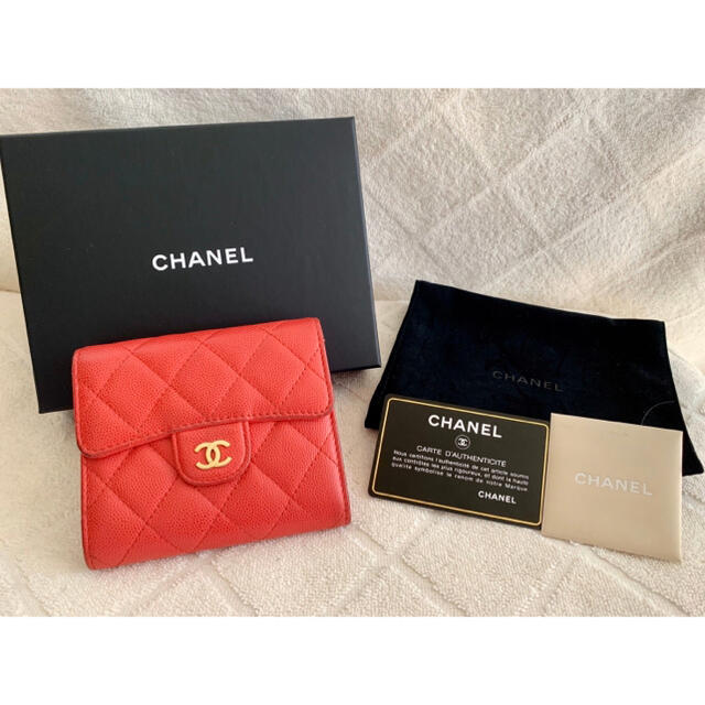 CHANEL(シャネル)の【美品】CHANEL キャビアスキン コンパクト 三つ折り財布 レディースのファッション小物(財布)の商品写真