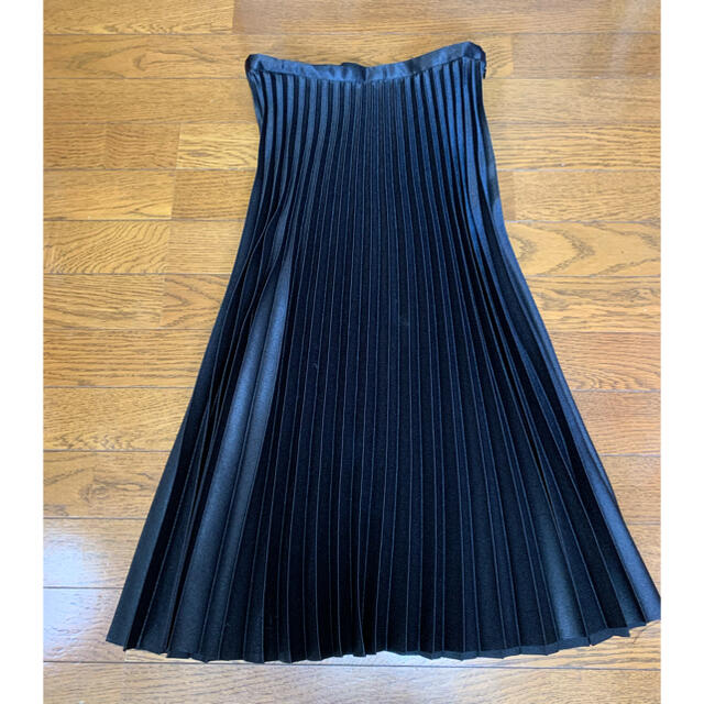 ZARA(ザラ)のzara ザラ　プリーツスカート　ブラック　黒 レディースのスカート(ひざ丈スカート)の商品写真