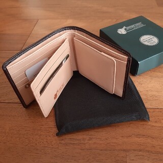 【未使用新品】ブリティッシュグリーンの二つ折り革財布　ブラウン　牛革　(折り財布)