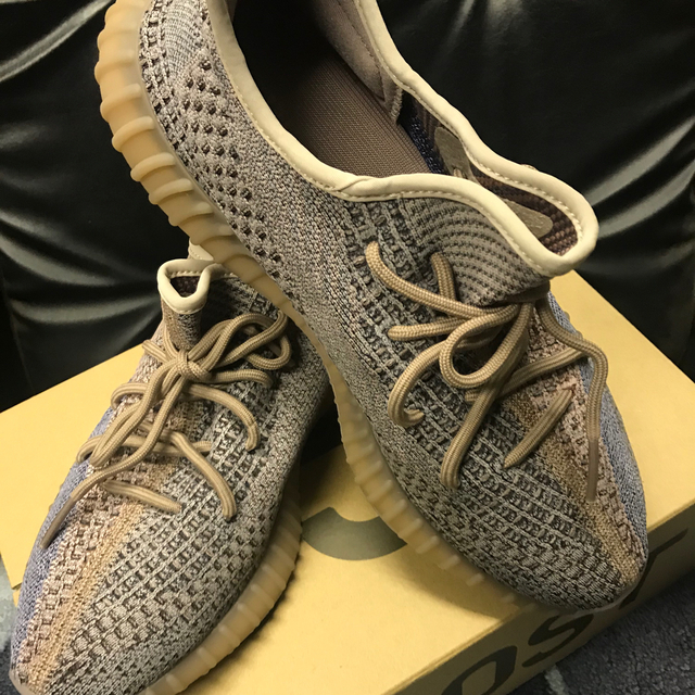 adidas(アディダス)のYEEZY BOOST 350 V2 イージーブースト メンズの靴/シューズ(スニーカー)の商品写真