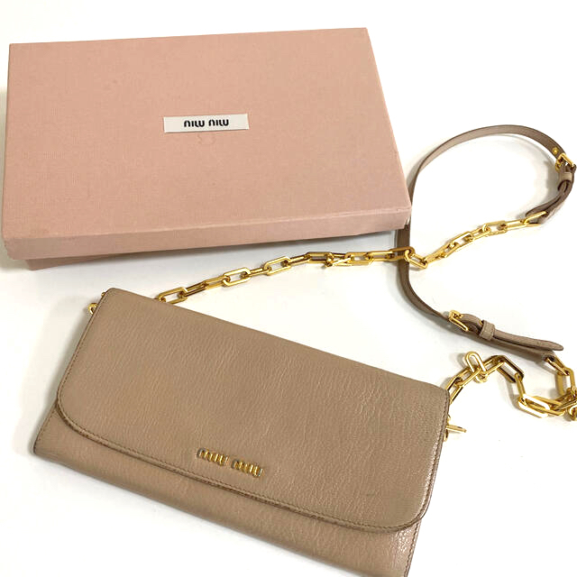 miumiu ショルダー財布