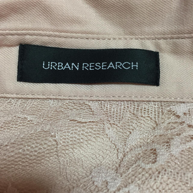 URBAN RESEARCH(アーバンリサーチ)の人気 UR ピンクトロミブラウス 美品 レディースのトップス(シャツ/ブラウス(長袖/七分))の商品写真