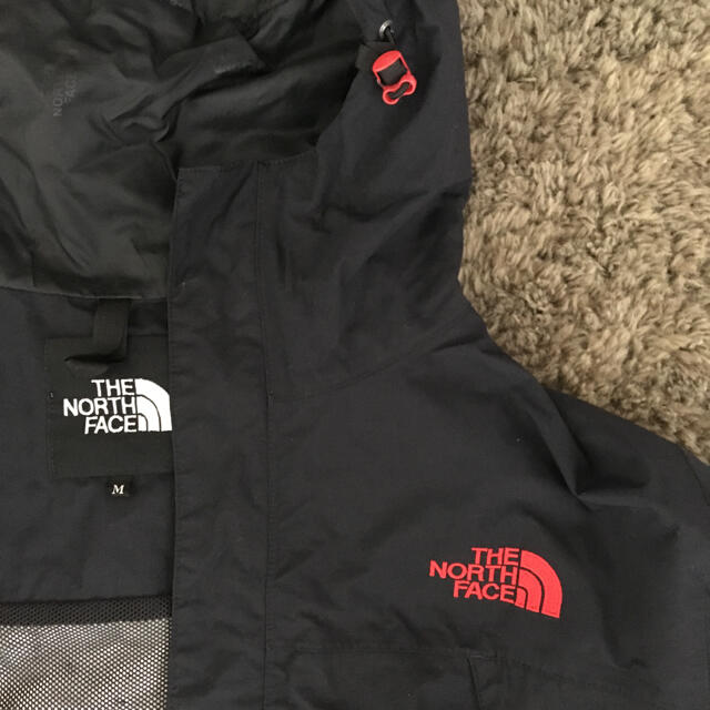 THE NORTH FACE(ザノースフェイス)のノースフェイス　マウンテンパーカーBLACK RED メンズのジャケット/アウター(マウンテンパーカー)の商品写真