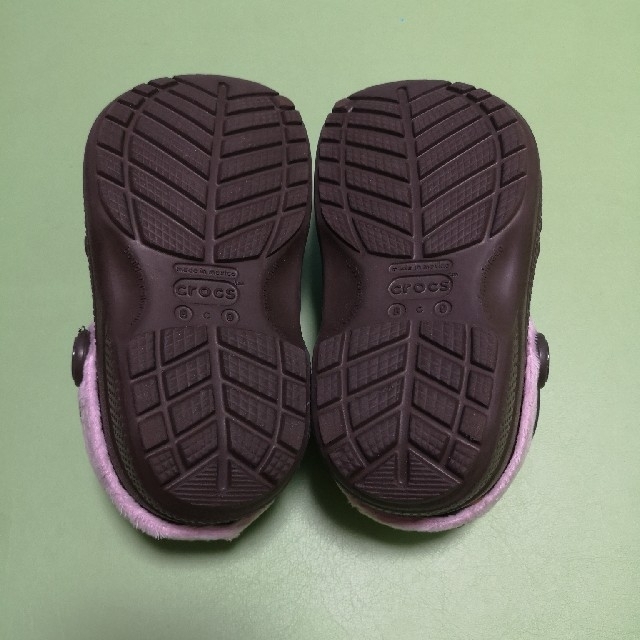 crocs(クロックス)のcrocs クロックス キッズサンダル c8/9 15.5㎝ ボア付き  キッズ/ベビー/マタニティのキッズ靴/シューズ(15cm~)(サンダル)の商品写真