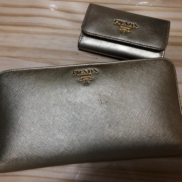 レディースPRADA　プラダ　長財布　ゴールド　財布and キーケース