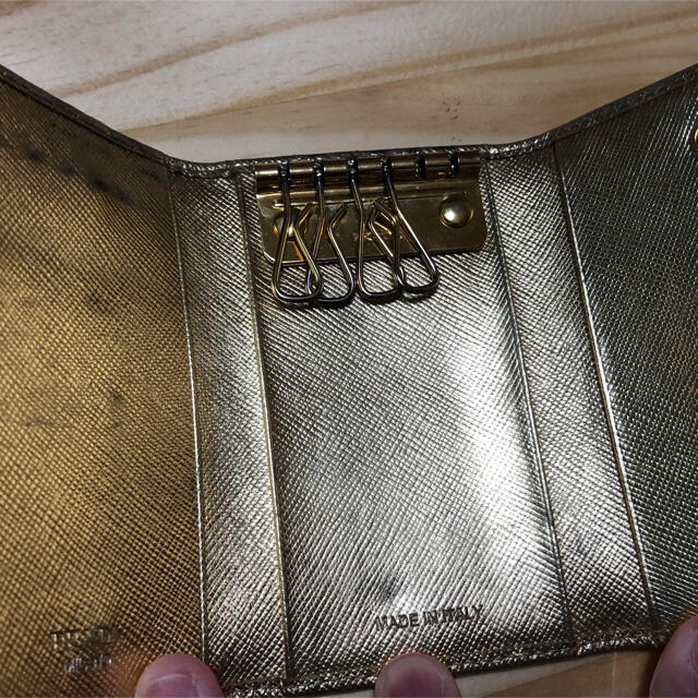 とにかくい PRADA ゴールド 財布and キーケースの通販 by LUKAmama's shop｜プラダなら