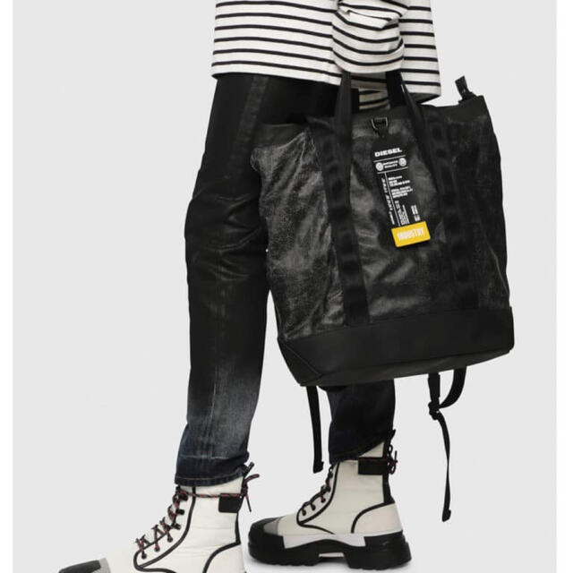 DIESEL(ディーゼル)のDIESEL VOLPAGO TOTE トートバッグ メンズのバッグ(トートバッグ)の商品写真
