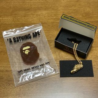 アベイシングエイプ(A BATHING APE)のA BATHING APE ゴールドネックレス 非売品(ネックレス)