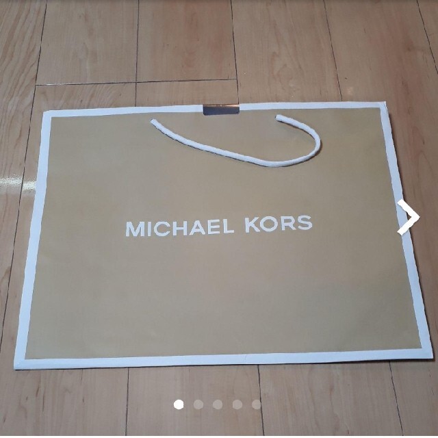 Michael Kors(マイケルコース)のMICHAEL KORS正規店　ショップ紙袋 レディースのバッグ(ショップ袋)の商品写真