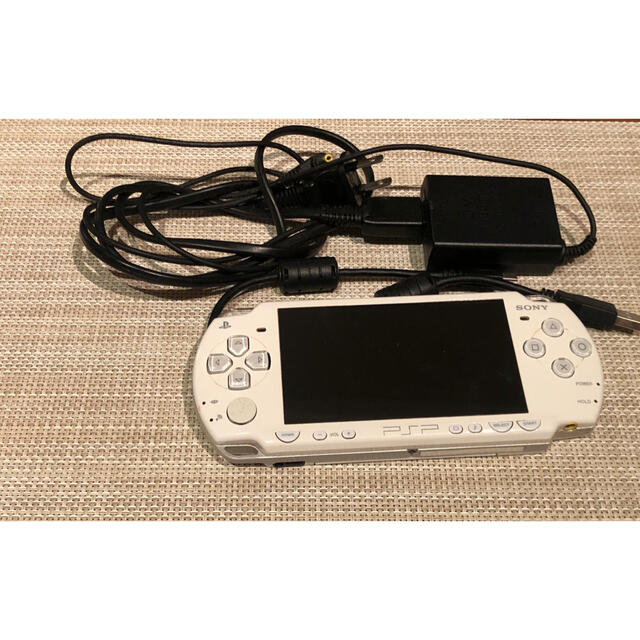 PlayStation Portable(プレイステーションポータブル)のpsp2000☆ジャンク エンタメ/ホビーのゲームソフト/ゲーム機本体(家庭用ゲーム機本体)の商品写真