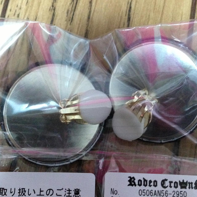 RODEO CROWNS(ロデオクラウンズ)のRODEO♡バッジ イヤリング レディースのアクセサリー(イヤリング)の商品写真