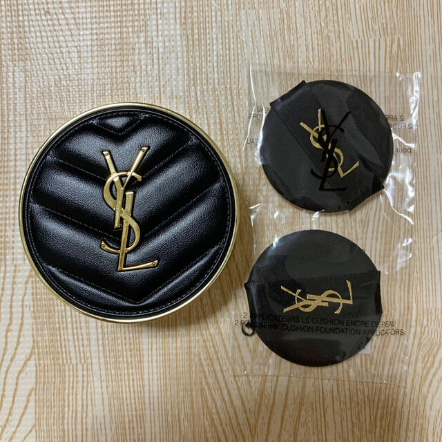 Yves Saint Laurent Beaute(イヴサンローランボーテ)の【本日限り値下げ】ysl クッションファンデーション　B20 パフ2個付き コスメ/美容のベースメイク/化粧品(ファンデーション)の商品写真