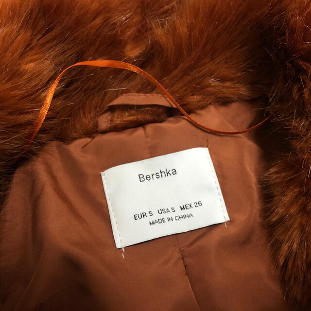 Bershka(ベルシュカ)のBershka ベルシュカ　ファーコート　アウター　冬 レディースのジャケット/アウター(毛皮/ファーコート)の商品写真