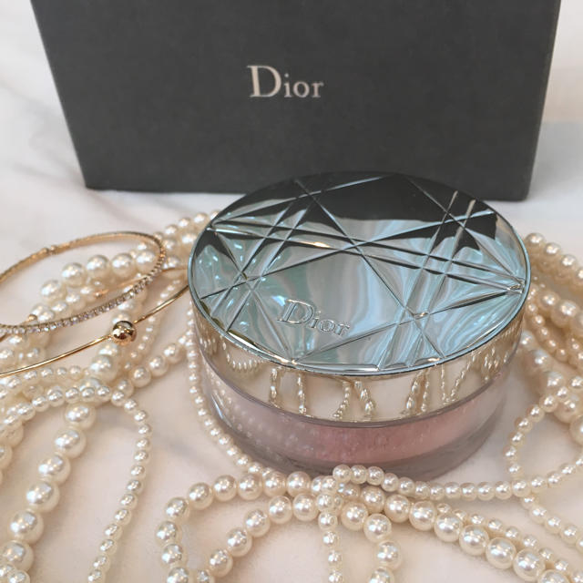 Dior(ディオール)の今週処分！ディオール パウダー 美品 コスメ/美容のベースメイク/化粧品(フェイスパウダー)の商品写真