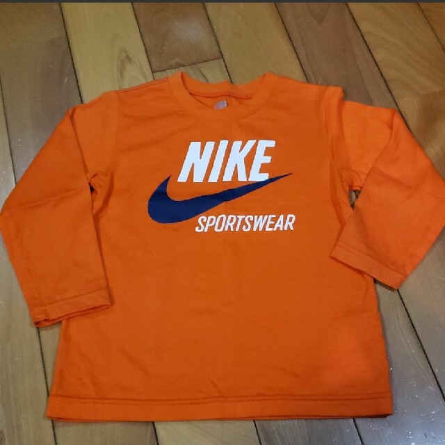 NIKE(ナイキ)のNIKE☆100㎝　オレンジのロンＴ キッズ/ベビー/マタニティのキッズ服男の子用(90cm~)(Tシャツ/カットソー)の商品写真