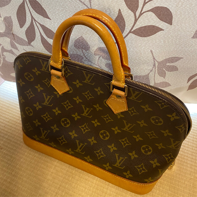 LOUIS VUITTON アルマ