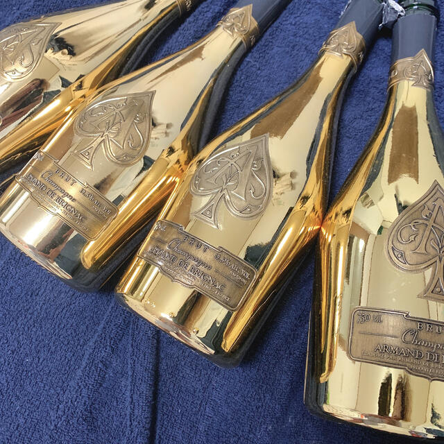 Armand Basi(アルマンドバジ)のアルマンド　ゴールド　空瓶　まとめ 食品/飲料/酒の酒(シャンパン/スパークリングワイン)の商品写真