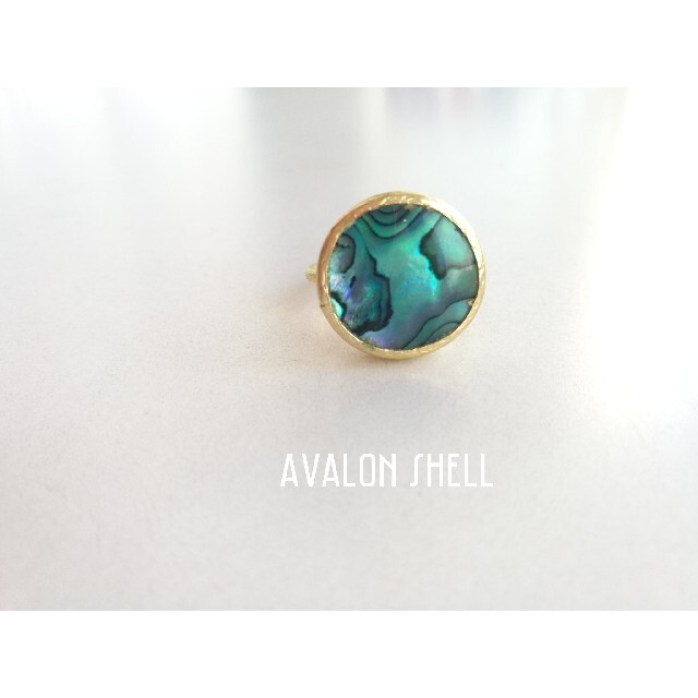 『Avalon shell』の世界でひとつの天然石ピアス