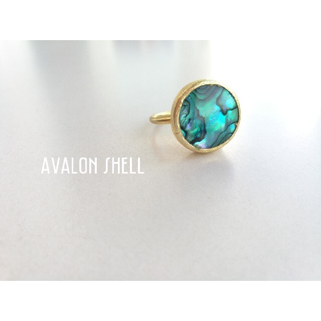 『Avalon shell』の世界でひとつの天然石ピアス 1