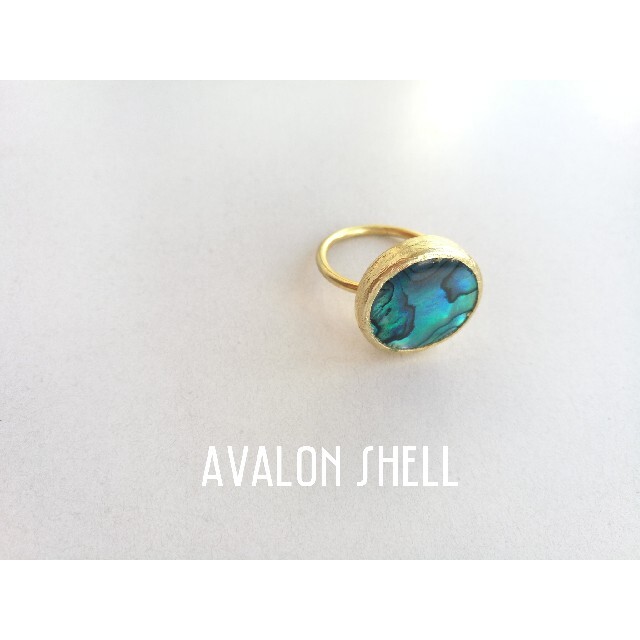 『Avalon shell』の世界でひとつの天然石ピアス 2